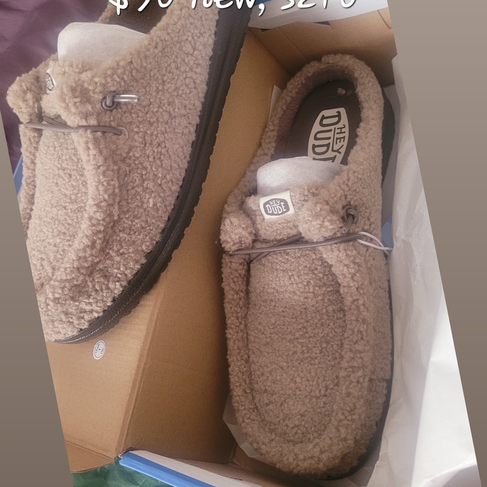Hey Dude Beige Fleece Slip-On Shoes Sz 10..New